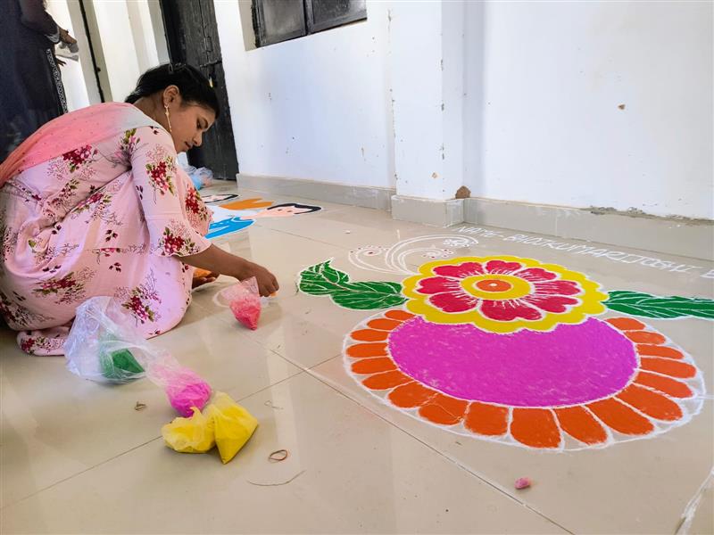 युवा उत्सव कार्यक्रम में रंगोली